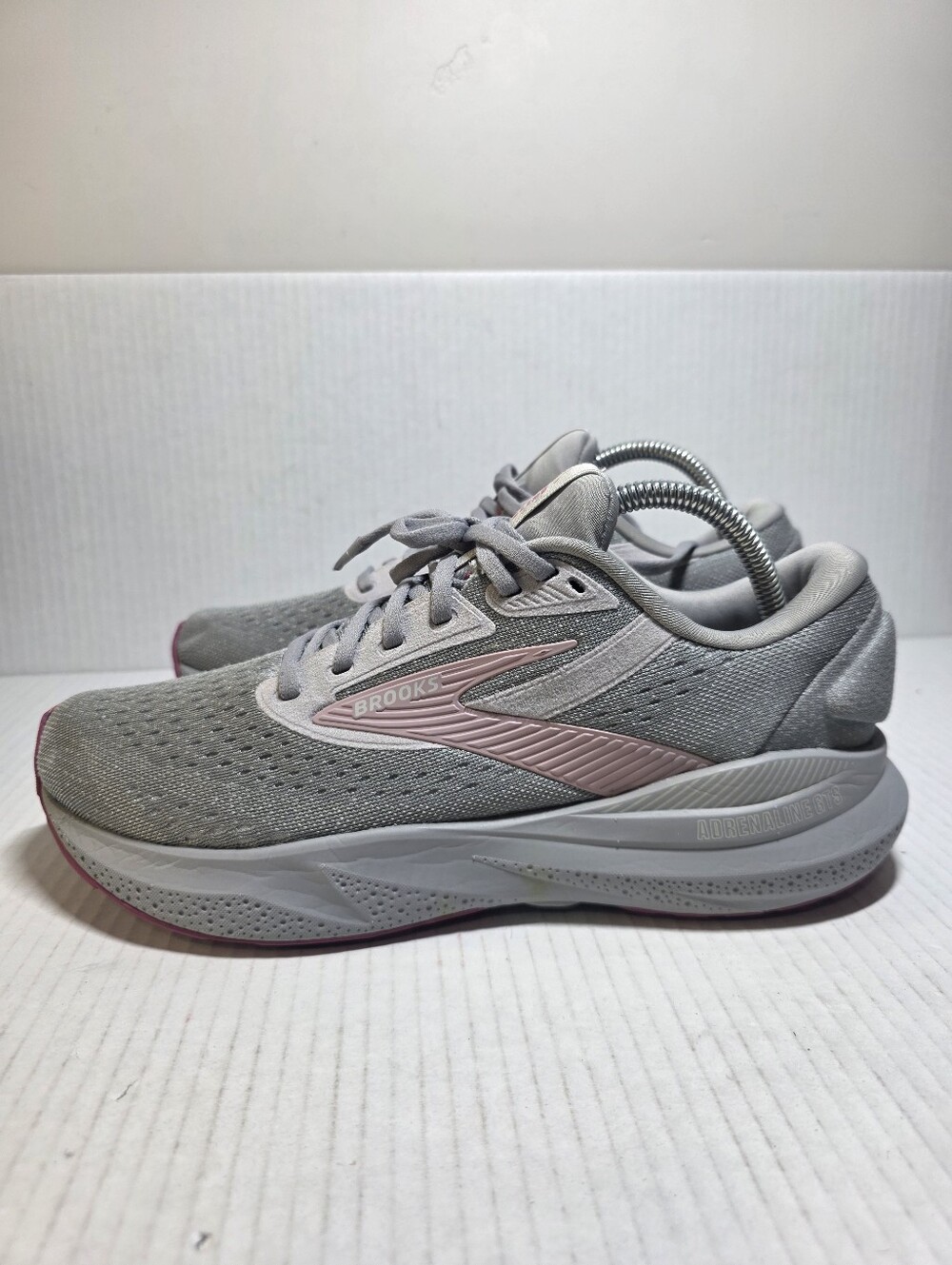 Brooks Women's Adrenaline GTS 24 Lace Up Running Shoes Gray/Lt.Pink Size 10